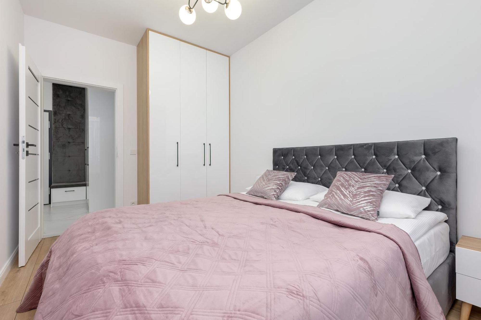 Warsaw Kotsisa Apartments With Parking By Noclegi Renters Экстерьер фото