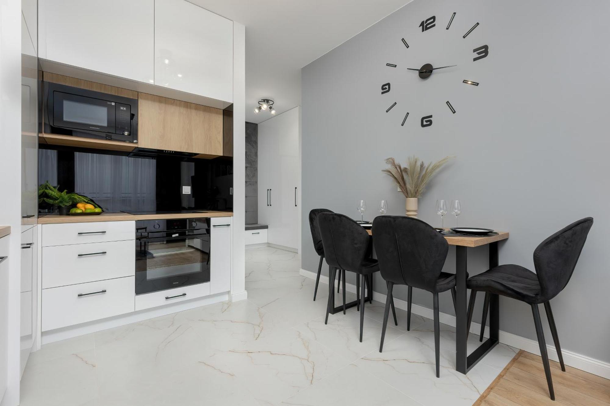 Warsaw Kotsisa Apartments With Parking By Noclegi Renters Экстерьер фото