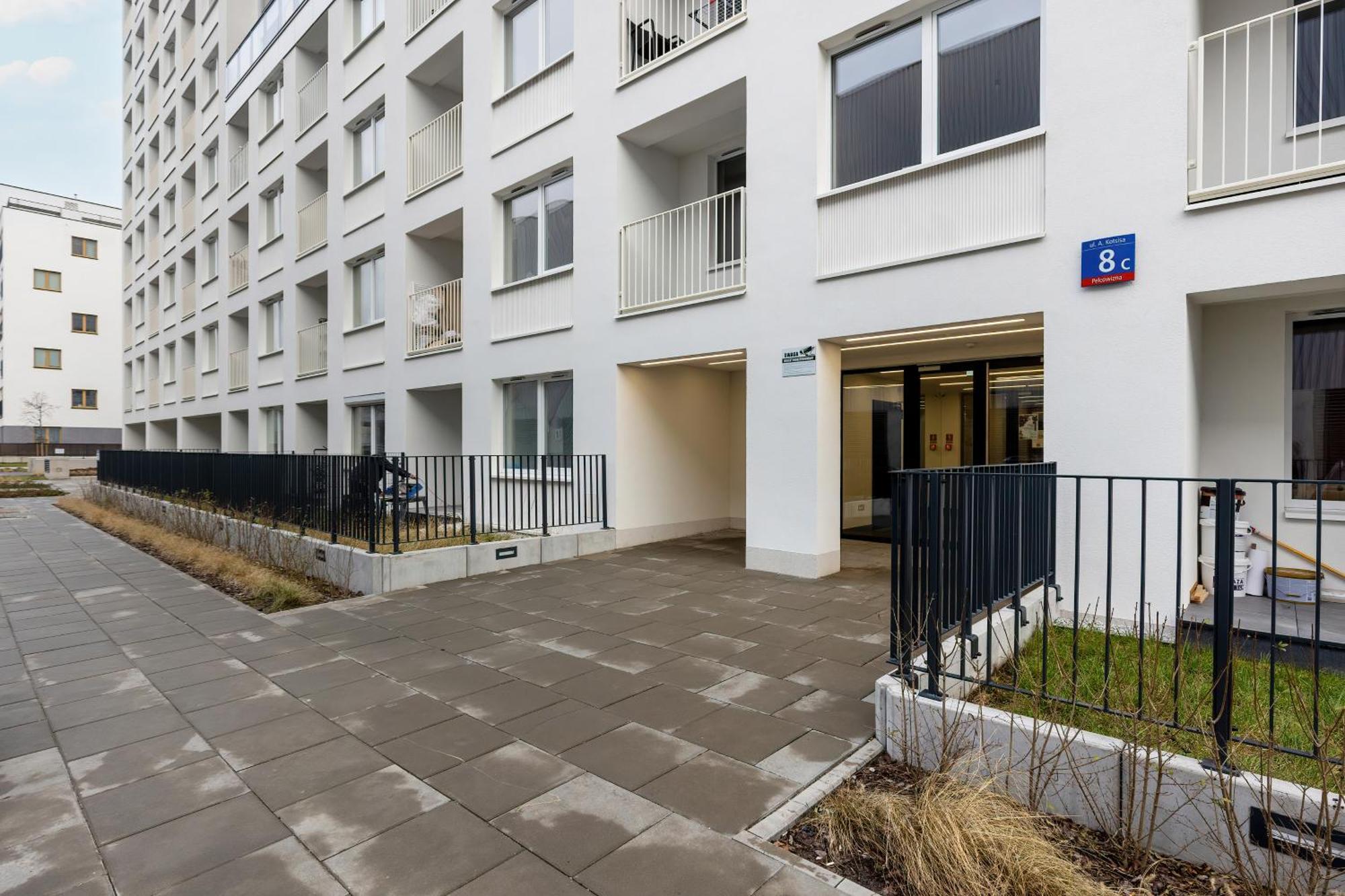 Warsaw Kotsisa Apartments With Parking By Noclegi Renters Экстерьер фото